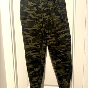 Alphalete Men’s Green Camo Joggers